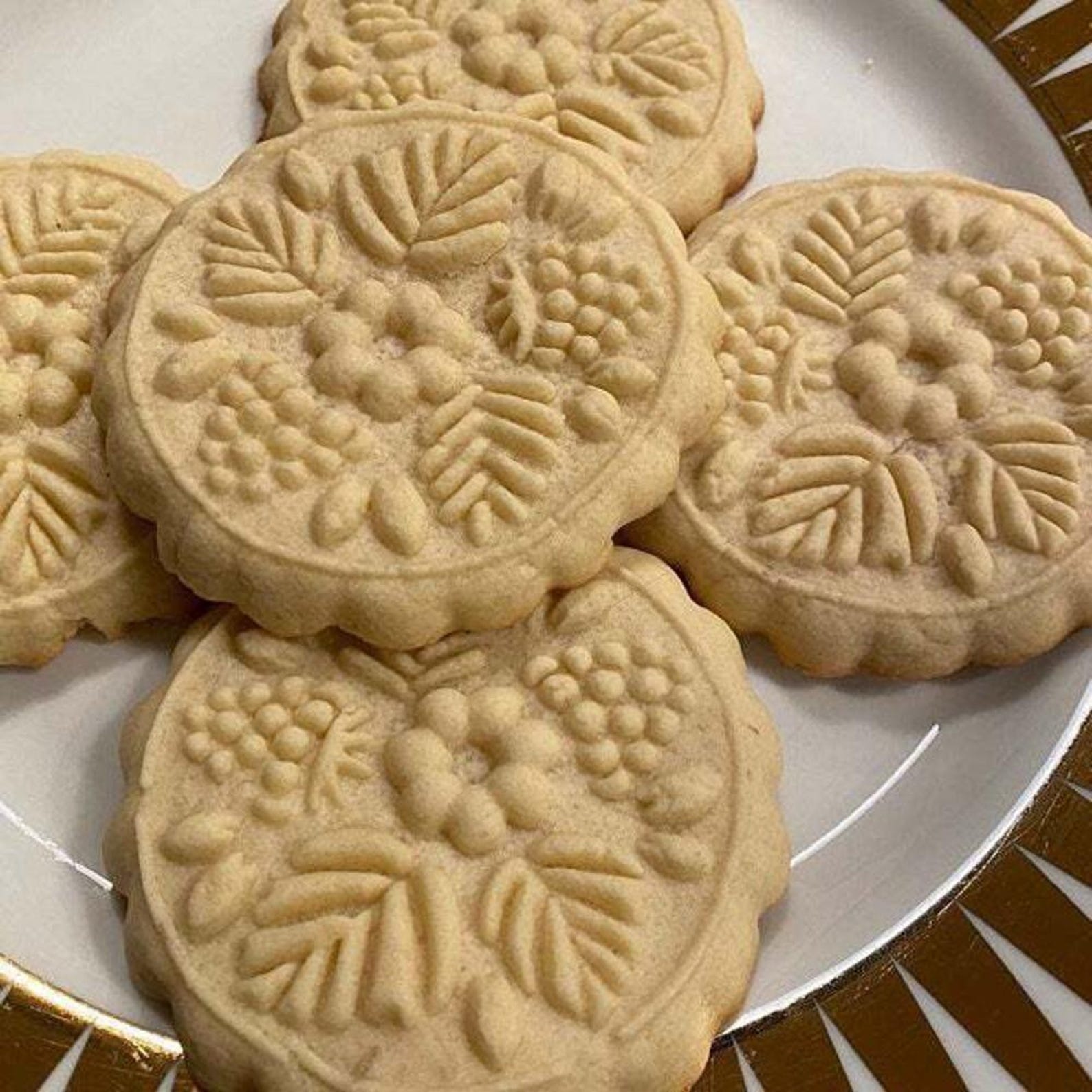 Round Raspberry and Flower Wooden Cookie Cutter. Gingerbread Mold. - Etsy