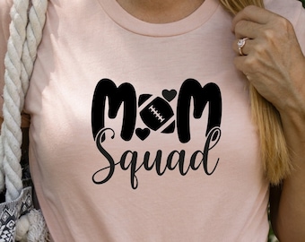 Chemises de football Mom Squad pour femmes, tee-shirts assortis pour femmes, chemises assorties de mamans, chemises assorties de mamans de football, t-shirt de football de couleur personnalisée