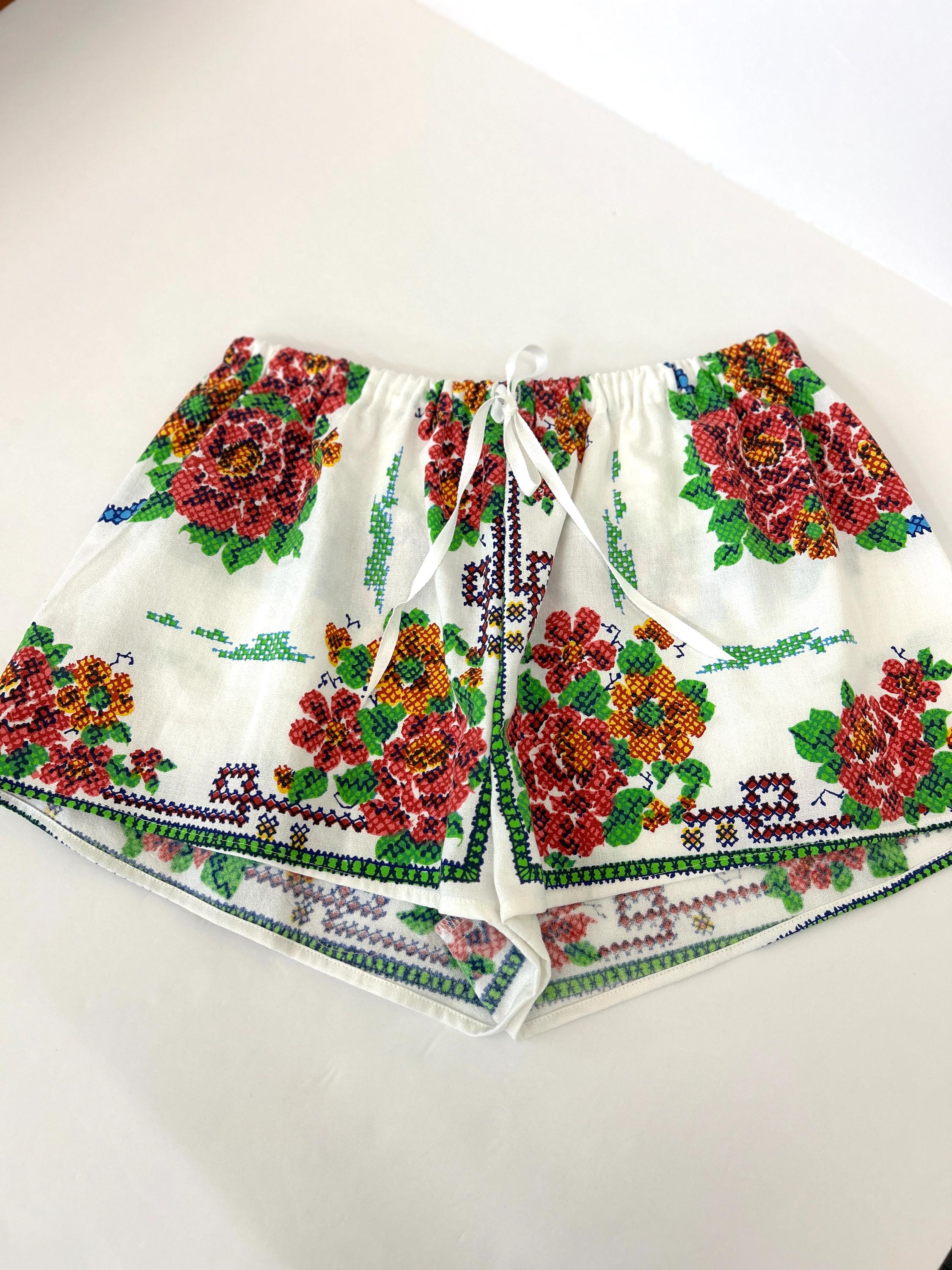 Drawstring Shorts White Cotton Multi Floral Print Tablecloth, 30" waist, Medium