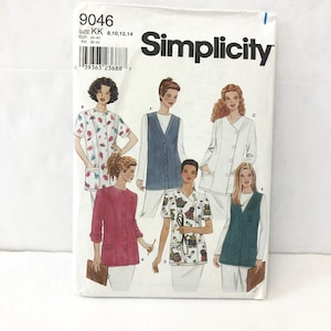 Könnte beinhalten: Simplicity-Schnittmuster mit verschiedenen Designs für medizinische Arbeitskleidung. Das Muster enthält Illustrationen verschiedener Oberteile und Westen. Die Packung hat die Nummer 9046 und Größenangaben.
