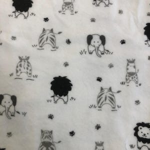 Chute de tissu imprimé animaux de safari pour chambre d&#39;enfant, petite savane, petits animaux mignons à courtepointe, flanelle de coton Destash, chutes de tissu Destash, 2 v 43 x 43 cm