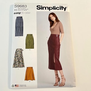 以下が含まれることがあります： Simplicity S9683 easy-to-sewのスカート用型紙封筒（サイズEuro 34-42）。表紙には、チェック柄のペンシルスカート、ポケット付きオリーブ色のラップスカート、花柄のラップスカート、無地のマスタード色のAラインスカートの4種類のスカートバリエーションが掲載されています。