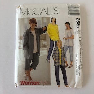 Può includere: Modello di cucito McCall's per abbigliamento femminile, numero di modello 2685, taglia RR (18W-20W-22W-24W-36-38-40-42). Il modello include istruzioni per una giacca, pantaloni e una maglietta.