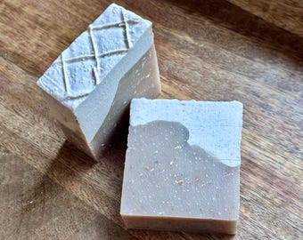 Jabón artesanal de miel, jabón de proceso en frío, jabón de avena, leche y miel.