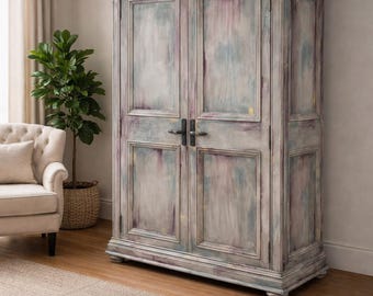 ¡VENDIDO! Armario francés de estilo campestre pintado a mano – Armario con interior floral envejecido