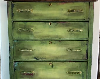 ¡VENDIDO! Cómoda rústica artesanal verde, pintada con arcilla y pintura DIY de marca