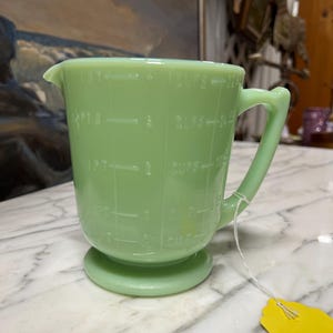 Vintage Jadeite Glass 4 Cup, 1 Quart Measuring Cup