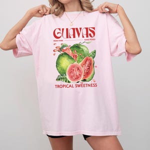 Guavas Retro Commercial Graphic Shirt | Vintage Guava Label T-Shirt | Exotic Fruit Lover Tee | Cute Unisex Aesthetic Fruit T-Shirt Gift