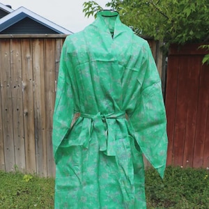 Emerald Green Silk Kimono Robe: Floral Boho Loungewear with Pockets