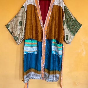 Vintage kimonobadjas van gerecyclede zijde: patchwork boho loungewear