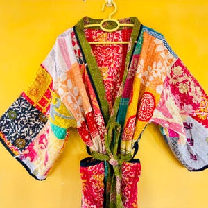 Kimono Kantha fatto a mano, giacca patchwork in cotone indiano riciclato, spolverino boho, giacca avvolgente etnica colorata per donna, mix assortito