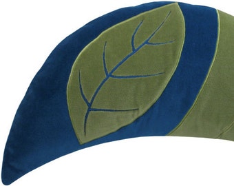 Libélula azul media luna almohada decorativa de 10 x 20 pulgadas