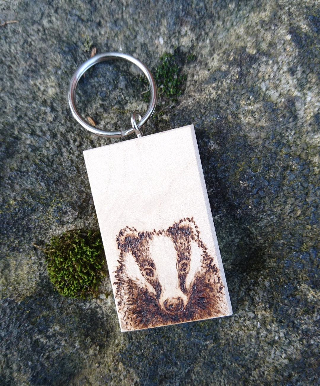 Badger Keychain pirograbado en madera con llavero el Etsy España