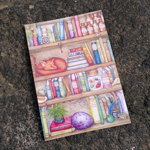 Buchpostkarte - zauberhafte Bücherregal Kunst Karte mit einem schlafenden Fuchs