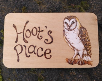 Barn owl door sign - personalised name plate for childrens room - painted pyrography plaque