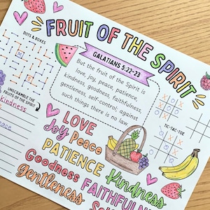 Könnte beinhalten: Ein druckbares Arbeitsblatt mit einer bunten Illustration von Früchten und dem Text "Frucht des Geistes" und "Galater 5,22-23". Das Arbeitsblatt enthält Aktivitäten wie ein Suchwort, ein Tic-Tac-Toe-Spiel und ein Wort-Scramble.