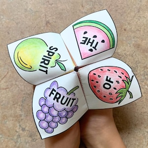 Atrapa piojos para colorear del fruto del Espíritu, juego de manualidades de papel imprimible, actividad de memorización del versículo bíblico Gálatas 5:22-23