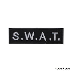 Puede incluir: Parche bordado negro con letras blancas que dice "S.W.A.T." El parche mide 10 cm por 3 cm.