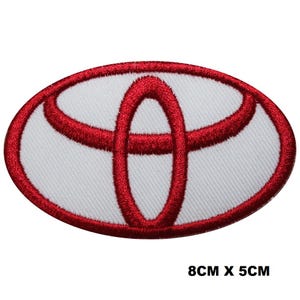 Parche bordado termoadhesivo o para coser con el logotipo de una marca de automóviles. Ideal para ropa.