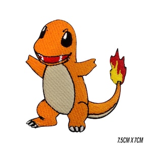 Può includere: Toppa ricamata di Charmander arancione. La toppa presenta un Charmander sorridente con la pancia color crema e una fiamma sulla coda. La toppa misura 7,5 cm x 7 cm.
