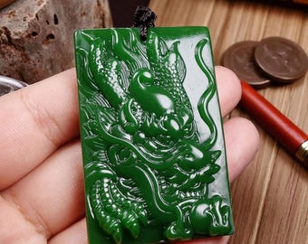 翡翠 馬と龍の彫刻 ペンダント ネックレス 彫刻された翡翠のペンダント：龍、馬、花のお守り - Etsy 日本