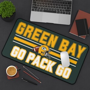 Green Bay Schreibtischmatte - Sonntage sind für den Pack, Game-Day Glory, Fußballfans, Victory Vibe, Arbeit und Gaming-Accessoire