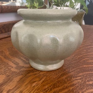 Vintage Haeger Pottery Ribbed Olive Green Round Planter No. 195-034 USA Stamped Marked