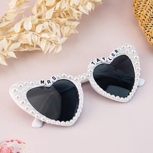 Personalized Bride to Be Heart Sunglasses, Pearl Sunglasses, Bride Heart Sunglasses, Bachelorette Sunglasses, Wedding Sunglasses for Bride
