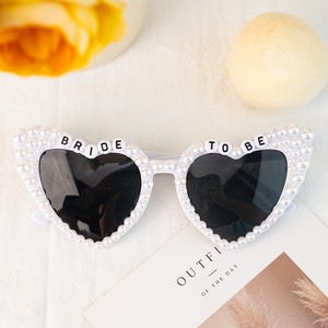Personalisierte Braut zu sein Sonnenbrille, benutzerdefinierte Perle Sonnenbrille, Braut Herz Sonnenbrille, Braut Perle Sonnenbrille, Brautdusche, Junggesellinnenabschied