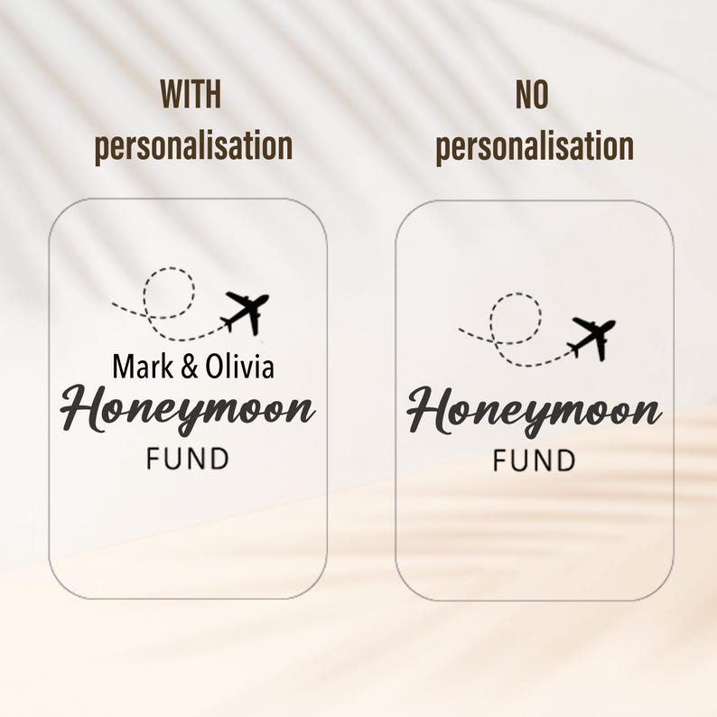 K&ouml;nnte beinhalten: Zwei wei&szlig;e Karten mit einem schwarzen Flugzeug und einem gestrichelten Linien-Design. Die Karte links zeigt "Mark & Olivia Honeymoon Fund". Die Karte rechts zeigt "Honeymoon Fund".