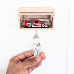 Llavero personalizable, garaje para coches HotWheels con puerta que se abre (solo garaje) - Expositor HotWheels beige impreso en 3D