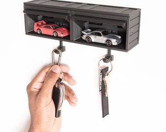 KQMAXXZZ Portachiavi per garage auto con porta apribile, portachiavi da parete, divertente organizer per chiavi stampato in 3D, montaggio a parete, Hotwheels Car Garage con porta apribile, facile