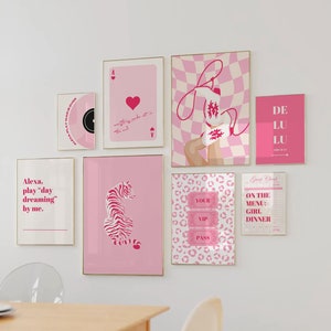 Pink Gallery Wall Art Set van 8, maximalistische prints, preppy kamerdecor, trendy posters, universiteitsmeisje muurkunst, cowgirl, tijger, speelkaarten, preppy kamerdecoratie