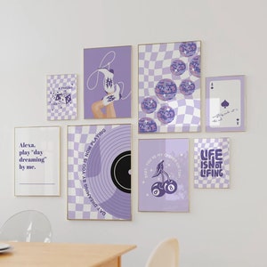 Lila Galerie Wand Kunst Set von 8, Maximalist Prints, Preppy Raum Dekor für College Mädchen, Fühlen Sie sich glücklich, Cowgirl Stiefel, Spielkarten