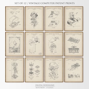 Pode incluir: Conjunto de 12 impressões de patentes de computadores vintage. Cada impressão apresenta desenhos técnicos detalhados de componentes de computador, como um disco rígido e um teclado. As impressões são em tons sépia com uma moldura marrom, ideal para um entusiasta de tecnologia.