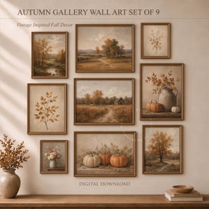 Può includere: Un set di nove stampe artistiche da parete incorniciate raffiguranti paesaggi autunnali, zucche e illustrazioni botaniche in tonalità terra tenui. La collezione include il testo AUTUMN GALLERY WALL ART SET OF 9, Vintage Inspired Fall Decor e DIGITAL DOWNLOAD.