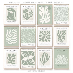 Könnte beinhalten: Ein Set aus 12 digitalen Wandkunst-Drucken mit von Henri Matisse inspirierten Designs in Salbeigrün und Cremeweiß. Jeder rechteckige Druck zeigt abstrakte organische Formen, florale Muster oder Figuren mit Texten wie Matisse, Papiers Découpés und Berggruen & Cie. Die Sammlung trägt den Titel Matisse Gallery Wall Art Set of 12.