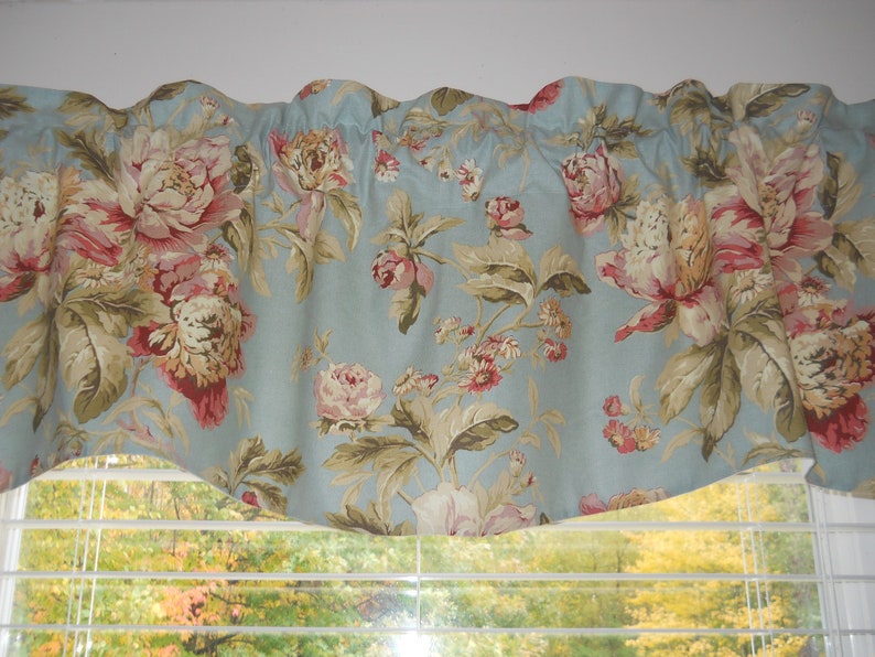 Waverly Fleuretta Mist Floral Print With Choice Of Scalloped or Straight Bottom Valance