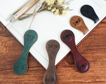 Magnetische bladwijzer gegraveerde initialen/naam, aangepaste leren bladwijzer, gepersonaliseerde magnetische bladwijzer, kerstcadeau voor hem, handgemaakte bladwijzer