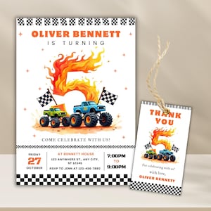 Puede incluir: Una invitaci&oacute;n de cumplea&ntilde;os y una etiqueta a juego con un tema de camiones monstruo. La invitaci&oacute;n dice "Oliver Bennett cumple 5 a&ntilde;os" con un n&uacute;mero 5 en llamas y camiones monstruo. La etiqueta dice "&iexcl;Gracias!" y "&iexcl;Por celebrar con nosotros!"