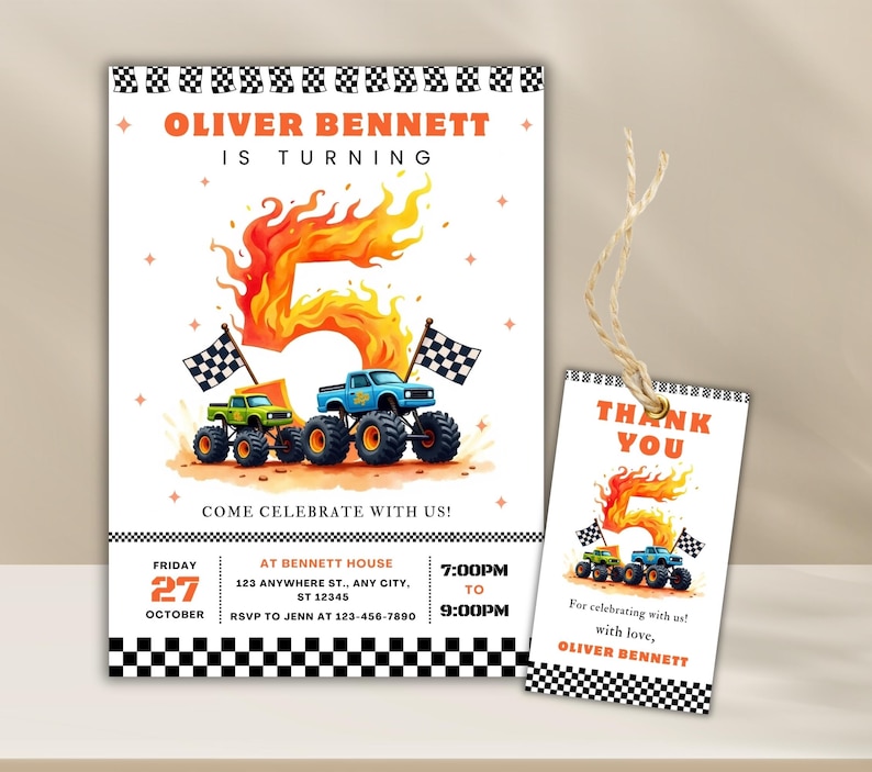 Puede incluir: Una invitaci&oacute;n de cumplea&ntilde;os y una etiqueta a juego con un tema de camiones monstruo. La invitaci&oacute;n dice "Oliver Bennett cumple 5 a&ntilde;os" con un n&uacute;mero 5 en llamas y camiones monstruo. La etiqueta dice "&iexcl;Gracias!" y "&iexcl;Por celebrar con nosotros!"