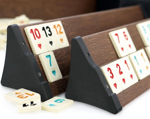 Set originale Star Gold Rummy/Okey – Plastica in legno con pietre da gioco in melamina | 104 pietre + 2 joker, 4 espositori e cubi | Okey Takimi scuro pietre opache, antiscivolo