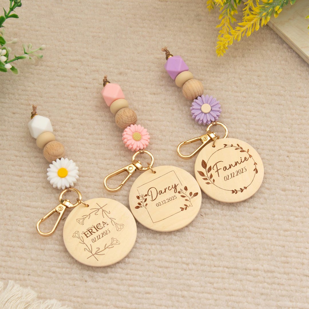 Cute Custom Daisy Beaded Keychain - Personalized Name Keyring Bag Charm ...