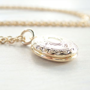 Collar con medallón minimalista - Delicado y sencillo collar con medallón de oro y plata - Regalo hecho a mano para ella - Regalo para novia - Joyería de otoño