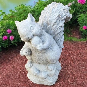 Stone squirrel sculpture, Outside animal decoration, Backyard solid gift, Animal garden ornament, Squirrel concrete art, Beton lawn idea