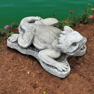Yard lizard statue, Lawn animal sculpture, Garden lizard decoration, Beton animal ornament, Concrete animal figure, Stone lizard art
