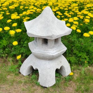 Pagoda lantern figurine Concrete pagoda Zen garden decoration Stone lantern for yard