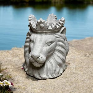 Lion head figurine Concrete flower pot Lion planter Outdoor decoration Stone plant pot Yard decor Lion sculpture