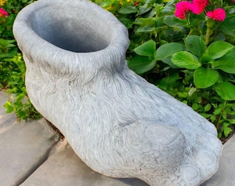 Garden bigfoot planter, Lawn flowers pot, Backyard yeti art, Stone plant pot, Outdoor bigfoot idea, Yeti plant pot statue, Bigfoot decor