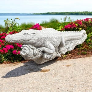 Crocodile garden figure, Large animal ornament, African animal art, Detailed crocodile sculpture, Yard animal idea, Outside crocodile decor